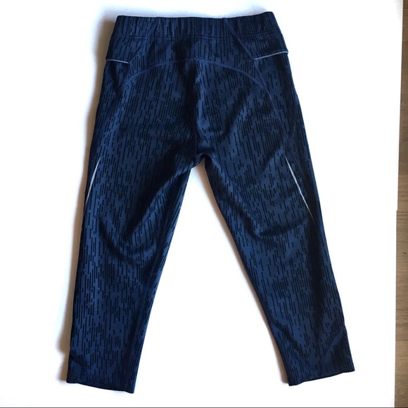 Adidas women’s climate athletic capris in small - Picture 6 of 12